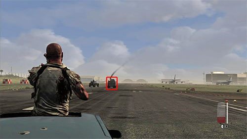 Wkrótce wjedziecie na pas startowy i tu możesz dodatkowo zajmować się niszczeniem blokujących drogę radiowozów - Pościg za Victorem | Rozdział XIV | Solucja Max Payne 3 - Max Payne 3 - poradnik do gry