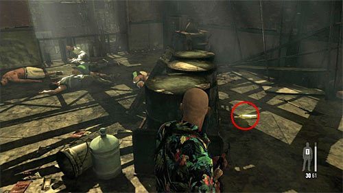 SEKRET 7 [Złota broń - Strzelba SPAS-15 1/3]: Sekret odnajdziesz w pierwszym magazynie, tuż po przedostaniu się na balkoniki znajdujące się w jego drugiej części - Ślady i złote bronie - Rozdział VII | Sekrety w Max Payne 3 - Max Payne 3 - poradnik do gry