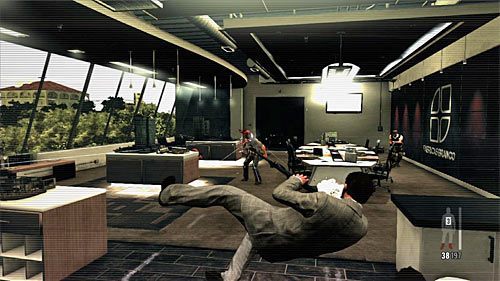 Nowa bitwa nie jest szczególnie trudna, bo do pokonania jest niewielka, czteroosobowa grupka bandytów - Bitwa w pomieszczeniu z makietami | Rozdział VI | Solucja Max Payne 3 - Max Payne 3 - poradnik do gry