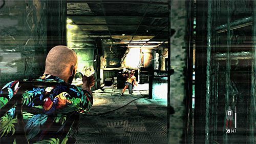 Gdy tylko odzyskasz kontrolę nad Maxem zacznij od zastrzelenia gangstera stojącego najbliżej drzwi - Przeprawa przez pierwszy obszar zajmowany przez elitarnych wrogów | Rozdział VII - Max Payne 3 - poradnik do gry