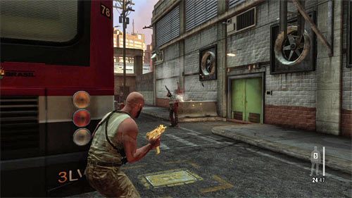 Jeżeli preferujesz korzystanie z bezpiecznych zasłon, to nie radzę nie wybierać wspomnianych murków, bo wrogowie z tego obszaru lubią korzystać z granatów - Bitwa w pobliżu stacji benzynowej | Rozdział X | Solucja Max Payne 3 - Max Payne 3 - poradnik do gry