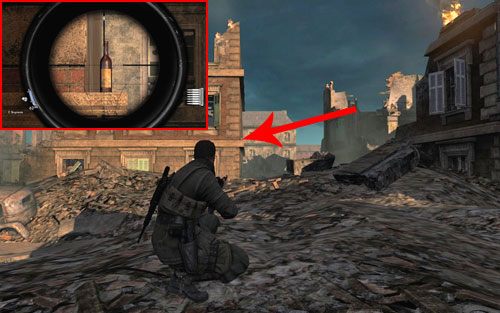 Na gzymsie [#1] tuż po dotarciu do pierwszego skrzyżowania i zabiciu dwóch żołnierzy - Misja 7 | Butelki i Sztaby złota w Sniper Elite V2 - Sniper Elite V2 - poradnik do gry