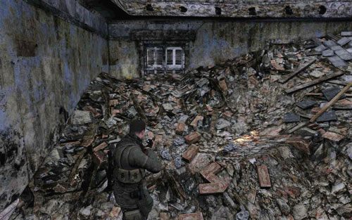 Ruiny przy zniszczonym samochodzie [#6] - po wejściu do środka cały czas obieraj ścieżkę w prawo - Misja 7 | Butelki i Sztaby złota w Sniper Elite V2 - Sniper Elite V2 - poradnik do gry