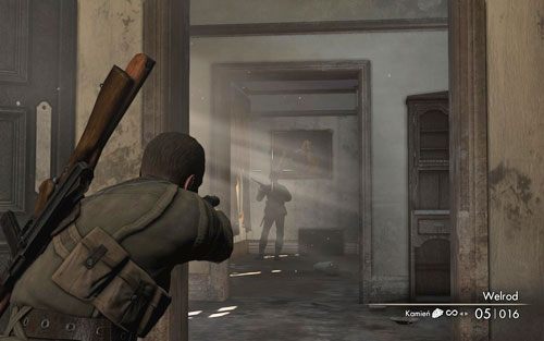 Kieruj się dalej, do oznaczonego budynku [#1] - Misja 1 - Konwój Schoneberga (1) | Opis przejścia Sniper Elite V2 - Sniper Elite V2 - poradnik do gry