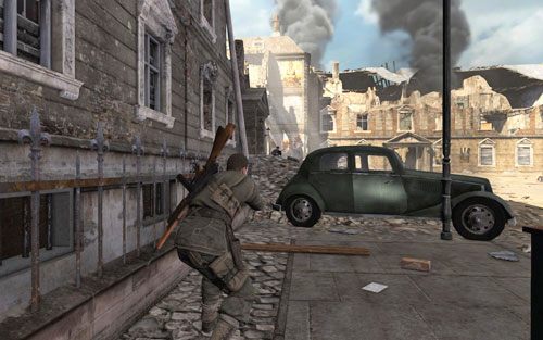 Droga jest bardzo prosta - idź powoli w stronę żołnierza [#10b] - Misja 1 - Konwój Schoneberga (2) | Opis przejścia Sniper Elite V2 - Sniper Elite V2 - poradnik do gry