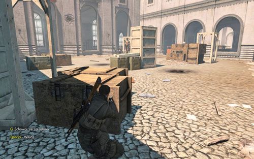 Idź dalej korytarzem, gdy dotrzesz do ostatniego okna po prawej, ponownie wyskocz na plac - Misja 3 - Muzeum Kaiser-Friedrich (2) | Opis przejścia Sniper Elite V2 - Sniper Elite V2 - poradnik do gry