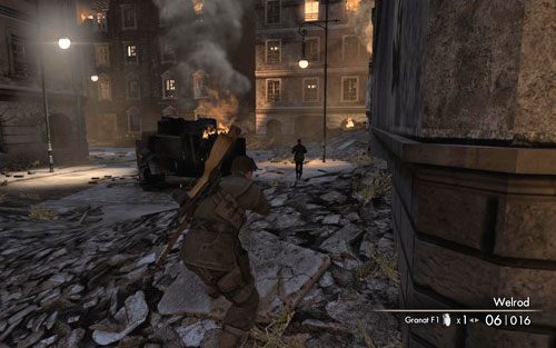 Tuż po rozpoczęciu misji wybierz pistolet z tłumikiem i idź cały czas przed siebie - Misja 5 - Kościół św. Olibartusa (1) | Opis przejścia Sniper Elite V2 - Sniper Elite V2 - poradnik do gry