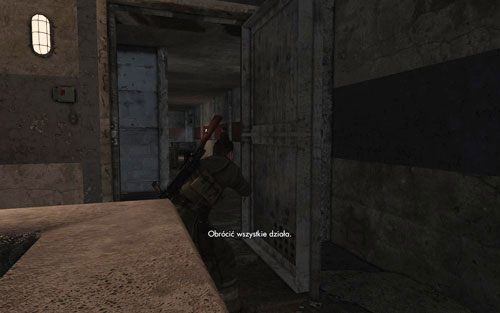 Wyjdź na 3 piętro, i zabij stojącego na korytarzu żołnierza - Misja 6 - Wieża Tiergarten (2) | Opis przejścia Sniper Elite V2 - Sniper Elite V2 - poradnik do gry