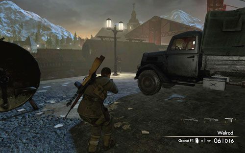 Tuż po rozpoczęciu zadania wybierz pistolet z tłumikiem - DLC - Zamach na Fuhrera | Opis przejścia Sniper Elite V2 - Sniper Elite V2 - poradnik do gry