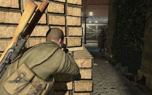 Obejdź ciężarówki z prawej i przejdź do ściany budynku [#1] - DLC - Zamach na Fuhrera | Opis przejścia Sniper Elite V2 - Sniper Elite V2 - poradnik do gry