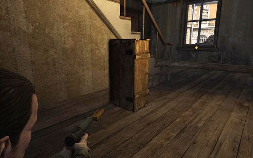 Kiedy dotrzesz do swojego drugiego celu, tuz po zabiciu Niemca, zejdź po pierwszych schodach po lewej na dół [#6] - Prolog; Misja 1 | Butelki i Sztaby złota Sniper Elite V2 - Sniper Elite V2 - poradnik do gry
