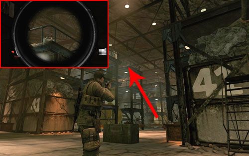 Na szczycie jednego z rusztowania [#4], tuż po wejściu do części kompleksu z biurem - Misja 2 | Butelki i Sztaby złota Sniper Elite V2 - Sniper Elite V2 - poradnik do gry