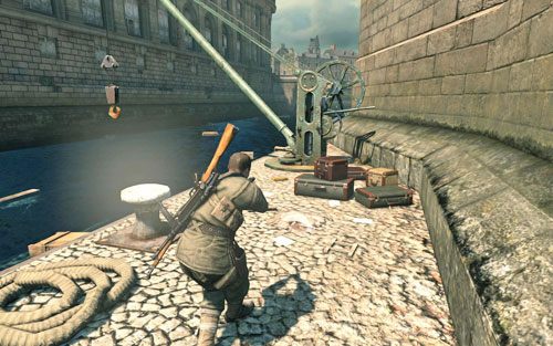 Przy dźwigu [#6] tuż obok mostu gdzie musisz podłożyć ładunki wybuchowe - Misja 3 | Butelki i Sztaby złota w Sniper Elite V2 - Sniper Elite V2 - poradnik do gry