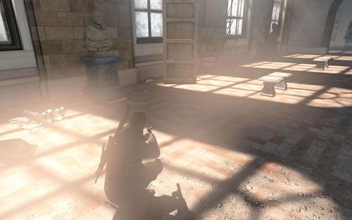 W jednym z korytarzy wewnątrz muzeum [#7] - znajduje się on na drodze zaproponowanej w poradniku, całkowicie po lewej, po przejściu przez drugi placyk - Misja 3 | Butelki i Sztaby złota w Sniper Elite V2 - Sniper Elite V2 - poradnik do gry