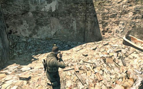 W ruinach mijanych po lewej [#9] - nie w budynku, lecz tuż zanim, w totalnych gruzach, gdzie nic nie zostało - Misja 3 | Butelki i Sztaby złota w Sniper Elite V2 - Sniper Elite V2 - poradnik do gry