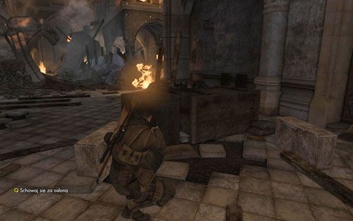 Na końcu kościoła na parterze, tuż za skrzynią [#8] - Misja 5 | Butelki i Sztaby złota w Sniper Elite V2 - Sniper Elite V2 - poradnik do gry