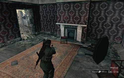 Na drugim piętrze budynku, do którego trafisz jako drugi podczas poszukiwania dokumentów - Misja 8 | Butelki i Sztaby złota w Sniper Elite V2 - Sniper Elite V2 - poradnik do gry