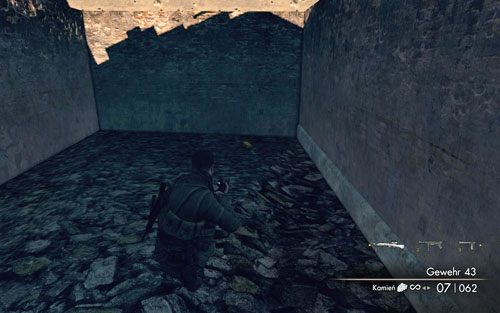 Na piętrze budynku po prawej [#6] przylegającego do bramy Brandenburskiej - Misja 10 | Butelki i Sztaby złota w Sniper Elite V2 - Sniper Elite V2 - poradnik do gry