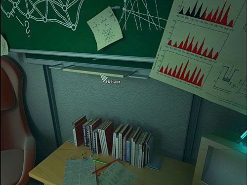 Teraz pociągnięcie za uchwyt tablicy przyniesie skutek - pojawi się dół drugiej tablicy, a na nim zapis: 113 - PRF (kliknij go) - Otwórz sejf Petrenki | Rozdział 2 | Alternativa - Alternativa - poradnik do gry