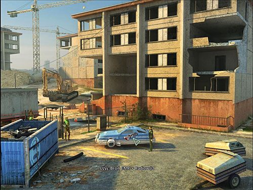 Wróć w bezpieczne miejsce przed siatkę ogradzającą plac budowy (cofnij się za przyczepę, wejdź do stojącego za nią budynku i wyjdź z niego, po czym przejdź pod bramę) i przyjrzyj się stacjonującemu tam radiowozowi - Zdobądź resztę dokumentacji Endory | Rozdział 4 | Alternativa - Alternativa - poradnik do gry