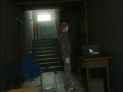 Podejdź do stołu po prawej i urwij kawałek ze stojącego na nim kartonu - Zdobądź karty pracowników lotniska (1) | Rozdział 5 | Alternativa - Alternativa - poradnik do gry