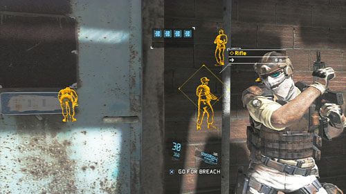 Po dokonaniu rozpoznania zajmujemy pozycję oznaczoną okręgiem, a następnie wpadamy do pomieszczenia i korzystając ze spowolnienia eliminujemy zaskoczonych przeciwników - Misja 1 Nimble Guardian (2) | Opis przejścia Ghost Recon - Future Soldier - Tom Clancys Ghost Recon: Future Soldier - poradnik do gry