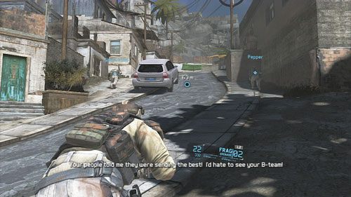 Biegnąc w górę ulicy wypatrujemy zasłon i chowamy się za nimi jak tylko pojawią się wrogowie - Misja 1 Nimble Guardian (2) | Opis przejścia Ghost Recon - Future Soldier - Tom Clancys Ghost Recon: Future Soldier - poradnik do gry