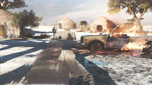 Wycofujemy się z powrotem za chaty i obchodzimy obóz lewą stroną by dostać się do odosobnionego żołnierza stojącego w pobliżu płonącego samochodu - Misja 2 Subtle Arrow (1) | Opis przejścia Ghost Recon - Future Soldier - Tom Clancys Ghost Recon: Future Soldier - poradnik do gry