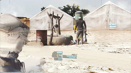 Kolejnego wroga spotkamy przy studni jak ten będzie znęcał się nad tubylcami - Misja 2 Subtle Arrow (2) | Opis przejścia Ghost Recon - Future Soldier - Tom Clancys Ghost Recon: Future Soldier - poradnik do gry