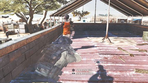 Zanim udamy się w kierunku celu misji zabijamy żołnierza patrolującego dach budynku, do którego zmierzał śledzony przez nas Macaba - Misja 2 Subtle Arrow (2) | Opis przejścia Ghost Recon - Future Soldier - Tom Clancys Ghost Recon: Future Soldier - poradnik do gry