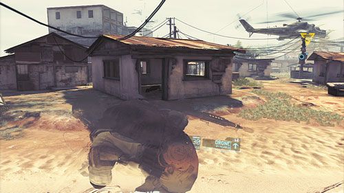 Naszym drugim celem jest samotny żołnierz chowający się w budynku, bezszelestnie go ściągamy i znajdujemy sobie bezpieczny kącik do wypuszczenia drona - Misja 3 Noble Tempest (3) | Opis przejścia Ghost Recon - Future Soldier - Tom Clancys Ghost Recon: Future Soldier - poradnik do gry