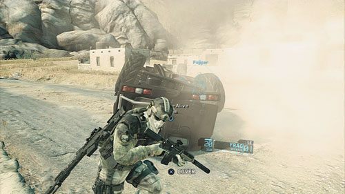 Niedaleko zniszczonych pojazdów na drogę wyjedzie ciężarówka, a wkrótce po niej pojawi się kolejna po drugiej stronie bronionego terenu - Misja 4 Tiger Dust (2) | Opis przejścia Ghost Recon - Future Soldier - Tom Clancys Ghost Recon: Future Soldier - poradnik do gry