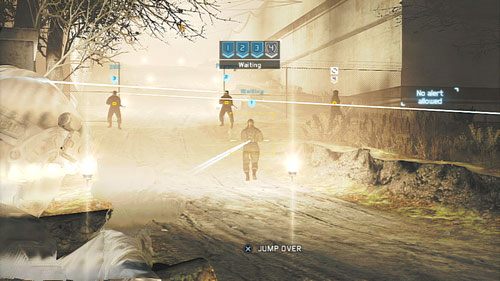 Po podejściu pod bramę lotniska trafimy na czterech przeciwników czekających na eliminację - Misja 6 Firefly Rain (1) | Opis przejścia Ghost Recon - Future Soldier - Tom Clancys Ghost Recon: Future Soldier - poradnik do gry