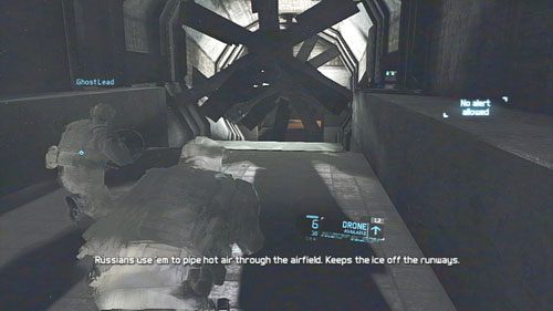 Gdy oczyścimy teren wchodzimy do budynku, przechodzimy przez drzwi i zatrzymujemy się przy wiatrakach - Misja 6 Firefly Rain (1) | Opis przejścia Ghost Recon - Future Soldier - Tom Clancys Ghost Recon: Future Soldier - poradnik do gry