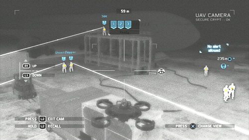 W następnej kolejności na cel bierzemy trzech żołnierzy, którzy lubią oddalić się od reszty spacerując daleko w lewo (w tym jednego patrolującego okolicę z kładki) - Misja 6 Firefly Rain (2) | Opis przejścia Ghost Recon - Future Soldier - Tom Clancys Ghost Recon: Future Soldier - poradnik do gry