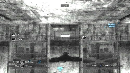 Wpuszczamy drona i korzystając z niewielkiego tunelu pod sufitem przelatujemy na drugą stronę wiatraków - Misja 6 Firefly Rain (2) | Opis przejścia Ghost Recon - Future Soldier - Tom Clancys Ghost Recon: Future Soldier - poradnik do gry