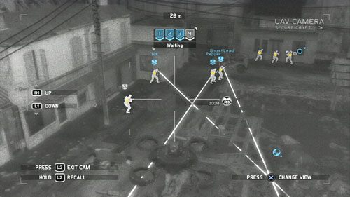 Gdy pozbędziemy się trójki żołnierzy, markujemy czterech przeciwników po lewej (zostawiamy trójkę zajętą strzelaniem do budynku) i wraz z towarzyszami ściągamy wrogów - Misja 7 Ember Hunt (2) | Opis przejścia Ghost Recon - Future Soldier - Tom Clancys Ghost Recon: Future Soldier - poradnik do gry