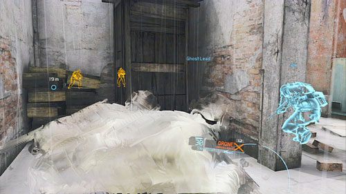 Przechodząc przez kolejne punkty nawigacyjne natrafimy na kilku przeciwników widmo będących efektem włamania do naszego systemu elektronicznego wsparcia - Misja 7 Ember Hunt (2) | Opis przejścia Ghost Recon - Future Soldier - Tom Clancys Ghost Recon: Future Soldier - poradnik do gry