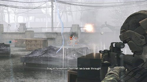 Od strony eksplodującego śmigłowca zaleją nas dobrze uzbrojeni przeciwnicy - Misja 7 Ember Hunt (3) | Opis przejścia Ghost Recon - Future Soldier - Tom Clancys Ghost Recon: Future Soldier - poradnik do gry