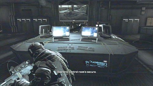 Po oczyszczeniu terenu przed pokojem kontrolnym obiegamy zabudowane pomieszczenie i wchodzimy do środka eliminując przy tym napotkanych przeciwników - Misja 8 Deep Fire (2) | Opis przejścia Ghost Recon - Future Soldier - Tom Clancys Ghost Recon: Future Soldier - poradnik do gry