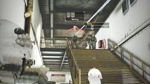 Dwójkę przeciwników pilnujących schodów ściągamy jednoczesnym strzałem zanim nas zauważą, a następnie wychodzimy po schodach i przez drzwi opuszczamy wnętrze statku - Misja 8 Deep Fire (2) | Opis przejścia Ghost Recon - Future Soldier - Tom Clancys Ghost Recon: Future Soldier - poradnik do gry