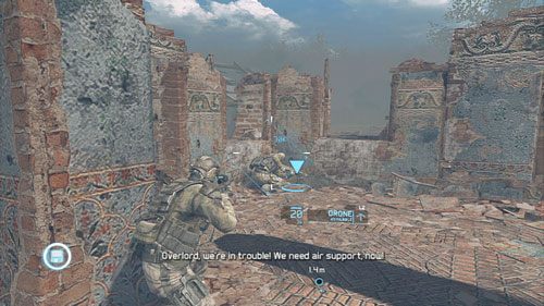 Po wyeliminowaniu kilku przeciwników przebiegamy do punktu nawigacyjnego i usilnie bronimy swojej pozycji unikając przede wszystkim pocisków czołgu - Misja 9 Valiant Hammer (3) | Opis przejścia Ghost Recon - Future Soldier - Tom Clancys Ghost Recon: Future Soldier - poradnik do gry