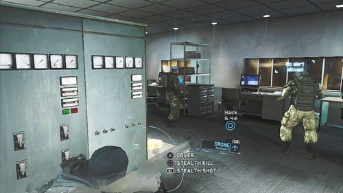 Po przerywnik podchodzimy do pokoju kontrolnego - Misja 10 Gallant Thief (1) | Opis przejścia Ghost Recon - Future Soldier - Tom Clancys Ghost Recon: Future Soldier - poradnik do gry