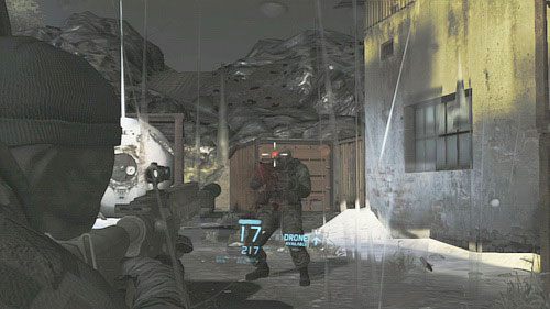 W połowie drogi przyczajamy się po lewej stronie za betonowymi rurami i czekamy, aż minie nas dwóch strażnik - Misja 10 Gallant Thief (2) | Opis przejścia Ghost Recon - Future Soldier - Tom Clancys Ghost Recon: Future Soldier - poradnik do gry