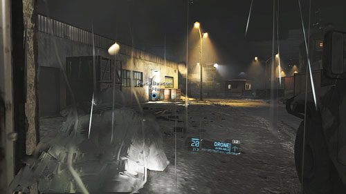 Kierując się do trzeciego punktu kurczowo trzymamy się lewej strony i cały pilnowany teren omijamy wąskim przesmykiem biegnącym za dużym barakiem - Misja 10 Gallant Thief (2) | Opis przejścia Ghost Recon - Future Soldier - Tom Clancys Ghost Recon: Future Soldier - poradnik do gry