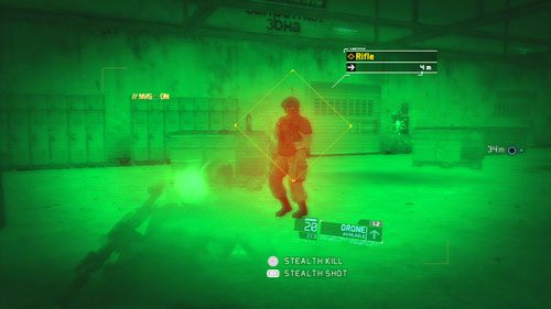 Po podłożeniu trzeciego nadajnika wchodzimy do garażu po lewej i w razie konfrontacji z przechadzającym się tam strażnikiem szybko rozprawiamy się z przeciwnikiem - Misja 10 Gallant Thief (2) | Opis przejścia Ghost Recon - Future Soldier - Tom Clancys Ghost Recon: Future Soldier - poradnik do gry