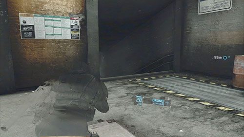 Po lewej stronie niedaleko schodów, po których dostaliśmy do punktu nawigacyjnego znajduje się słabo oświetlone zejście - Misja 10 Gallant Thief (3) | Opis przejścia Ghost Recon - Future Soldier - Tom Clancys Ghost Recon: Future Soldier - poradnik do gry