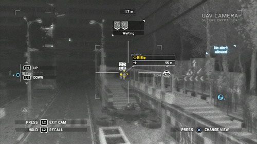 Oznaczamy dwóch żołnierzy przechadzających się pod zadaszeniem po prawej i ściągamy ich, gdy wejdą w cień - Misja 11 Invisible Bear (1) | Opis przejścia Ghost Recon - Future Soldier - Tom Clancys Ghost Recon: Future Soldier - poradnik do gry