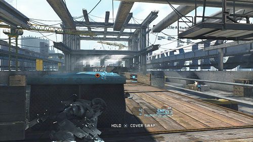 Gdy to nastąpi wychodzimy na drewnianą kładkę, chowamy się za zasłoną i stajemy do walki z drugą falą przeciwników - Misja 11 Invisible Bear (2) | Opis przejścia Ghost Recon - Future Soldier - Tom Clancys Ghost Recon: Future Soldier - poradnik do gry