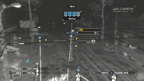 Przyklejamy się do ściany po lewej i wykonujemy zwiad korzystając z drona - Misja 11 Invisible Bear (2) | Opis przejścia Ghost Recon - Future Soldier - Tom Clancys Ghost Recon: Future Soldier - poradnik do gry